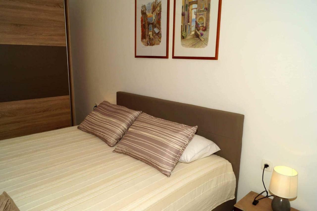 Apartman Eric Apartment Pula Exterior photo