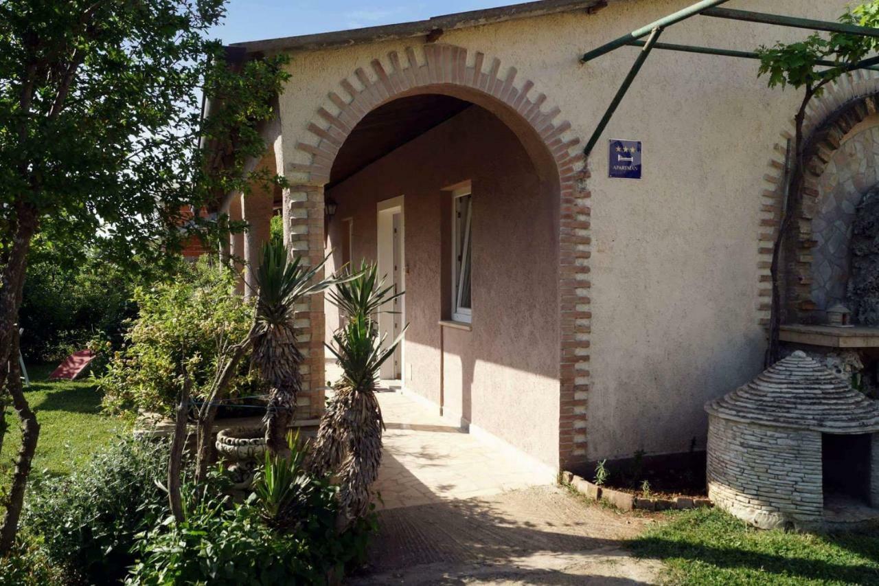 Apartman Eric Apartment Pula Exterior photo