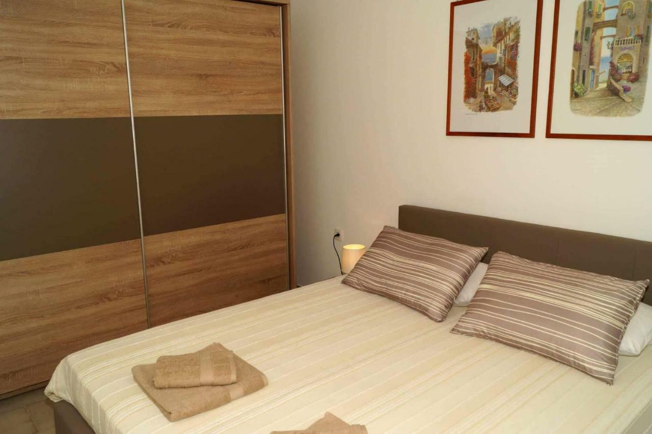Apartman Eric Apartment Pula Exterior photo