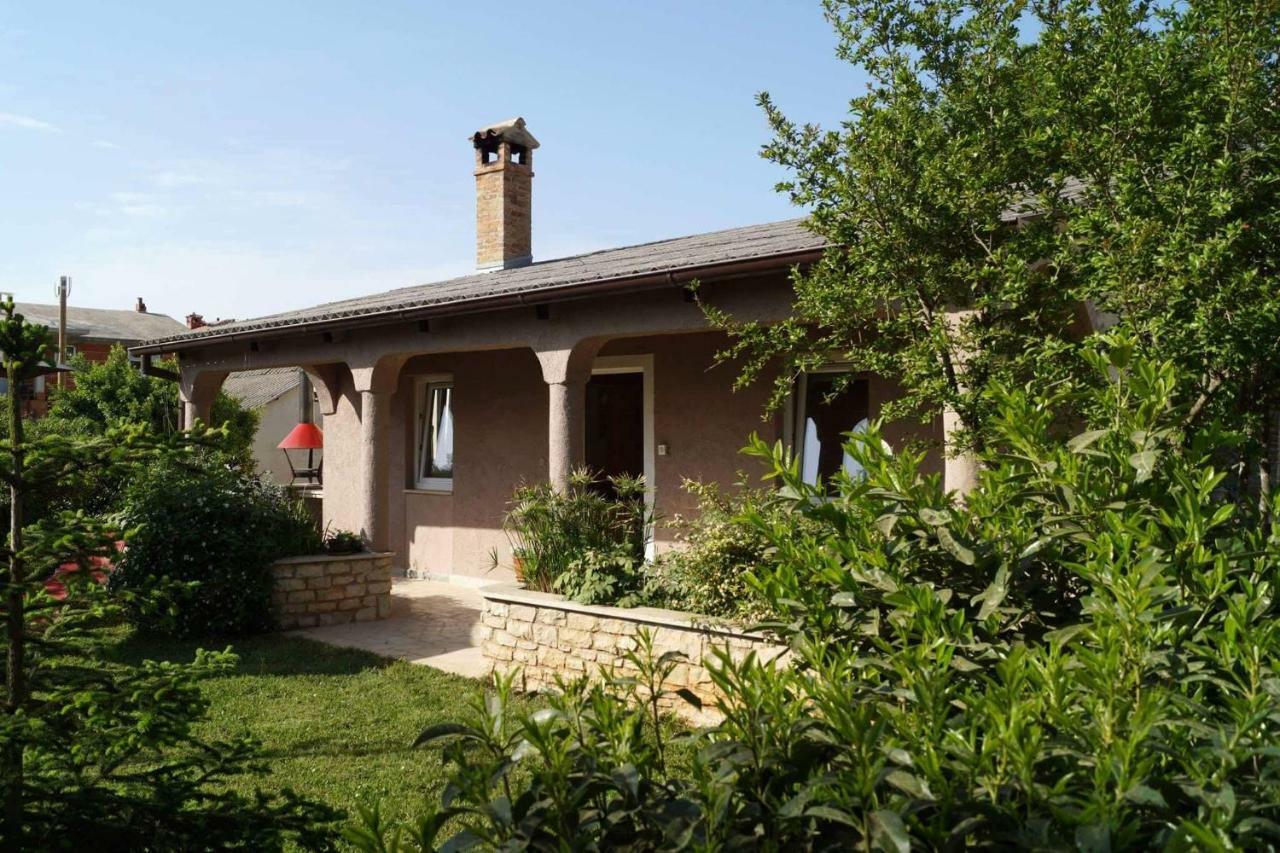 Apartman Eric Apartment Pula Exterior photo